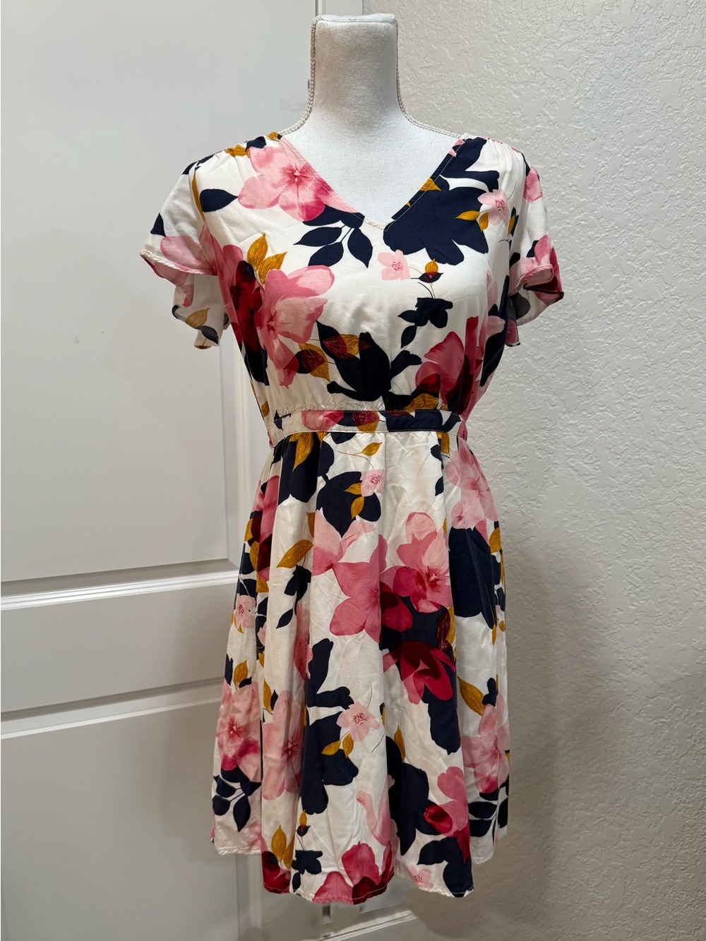 Old Navy Floral Waist-Defined Flutter-Sleeve Dress M